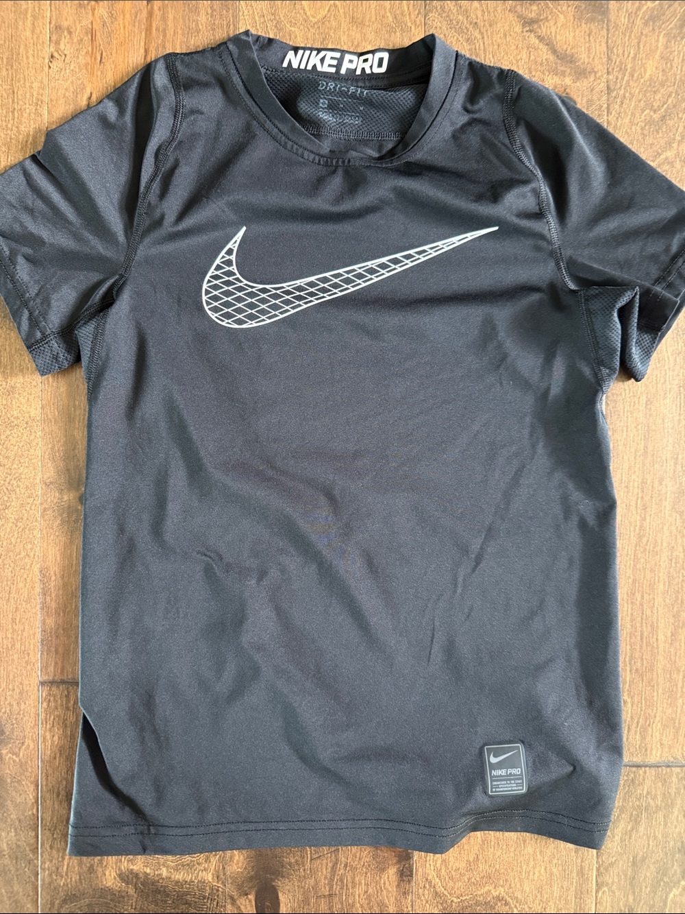 Nike Pro  Boys short sleeve - M